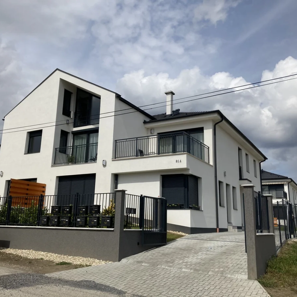 Lakóházak
