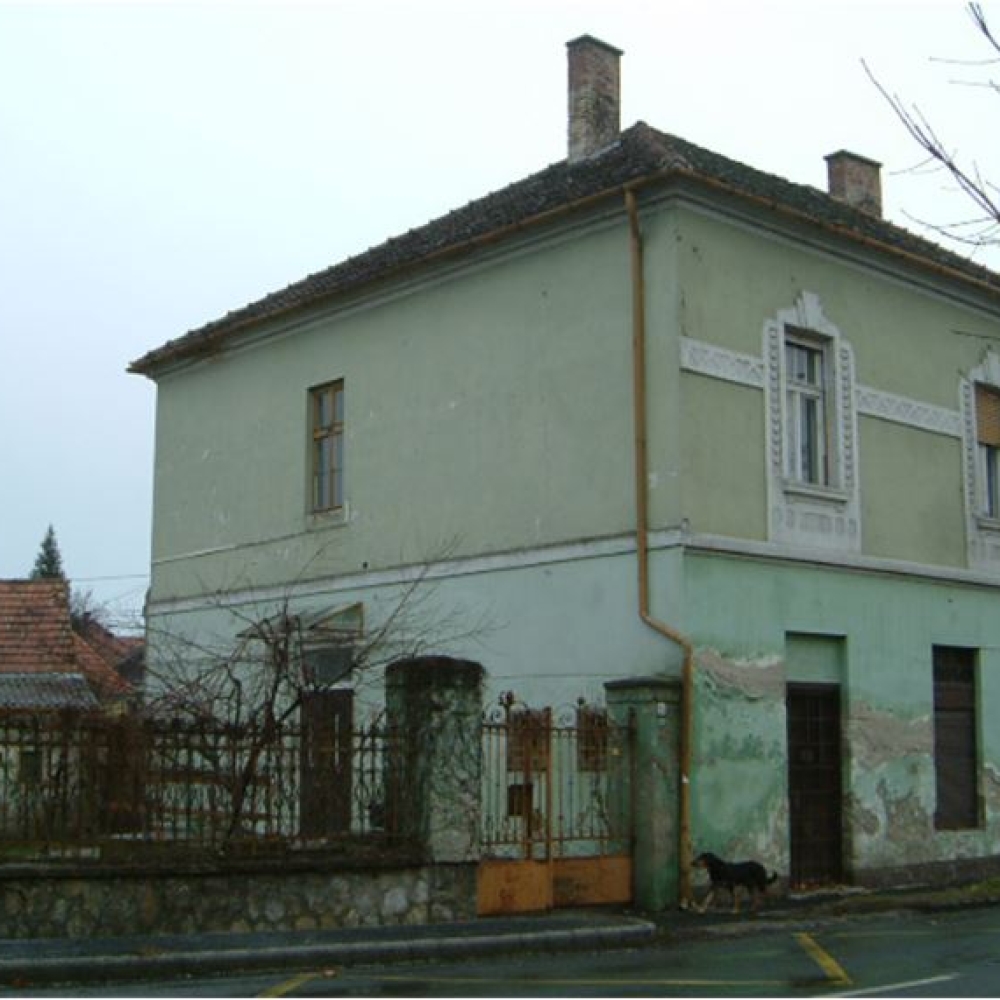 Nyugati homlokzat felújítás előtt