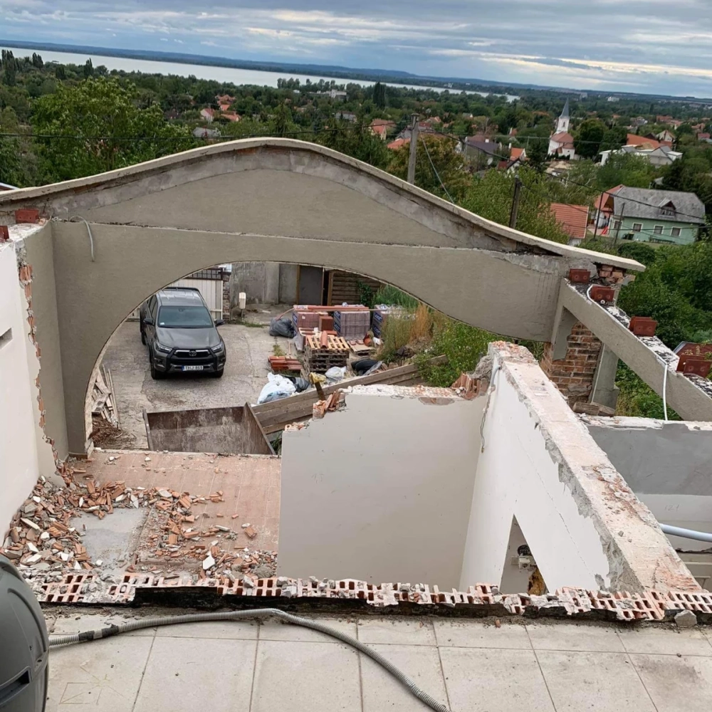 Tető lebontása
