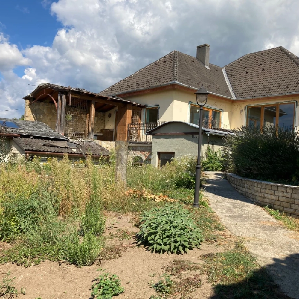 Előtte 2