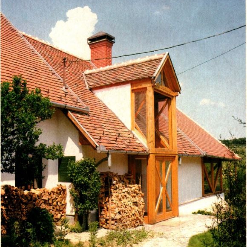 bejarat_a_szenaeldobo_helyen.JPG